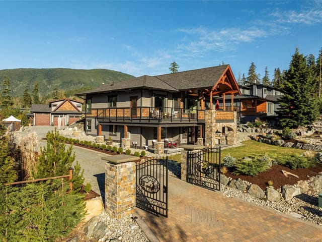 House for sale in Lake Cowichan, 7343 Lakefront Pl, 1047983 | Realtylink.org