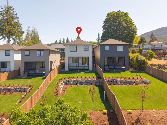 1/2 Duplex for sale in Nanaimo, 102 2302 Arbot Rd, 1048020 | Realtylink.org