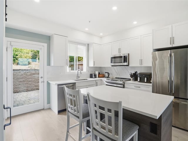 Townhouse for sale in Nanaimo, 104 1726 Kerrisdale Rd, 1048347 | Realtylink.org