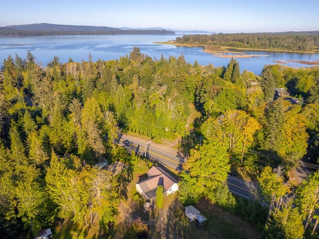 House for sale in Fanny Bay, 8331 Island S Hwy, 1048393 | Realtylink.org