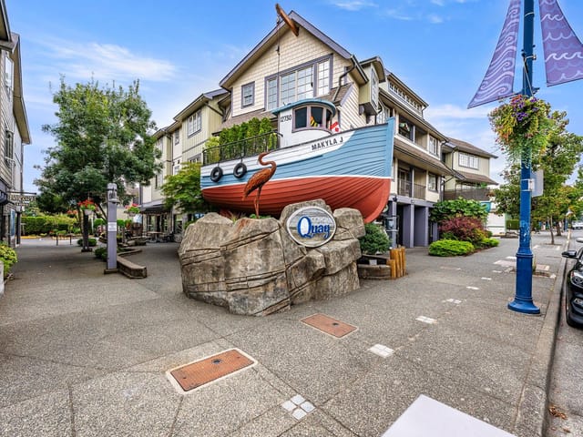 Apartment for sale in Comox, 204 1705 Comox Ave, 1048643 | Realtylink.org