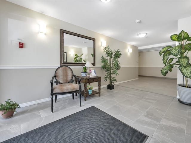 Apartment for sale in Nanaimo, 302 1631 Dufferin Cres, 1048678 | Realtylink.org