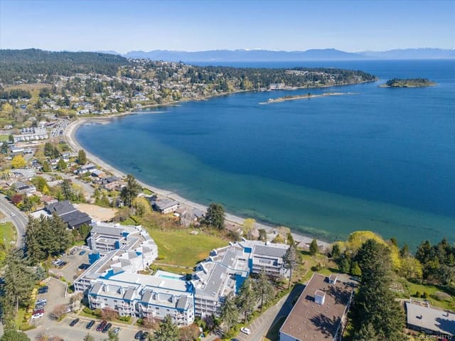 Apartment for sale in Nanaimo, 108 2562 Departure Bay Rd, 1048712 | Realtylink.org