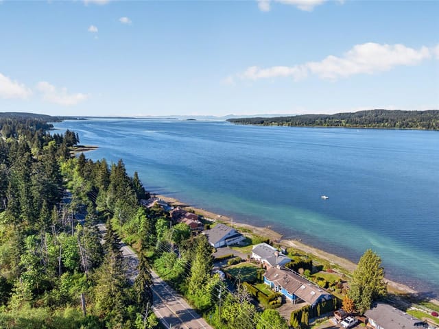 House for sale in Fanny Bay, 6768 Buckley Bay Frontage W Rd, 1048989 | Realtylink.org
