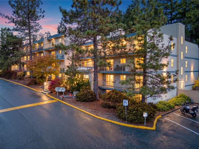 Apartment for sale in Nanaimo, 405 4720 Uplands Dr, 1050585 | Realtylink.org