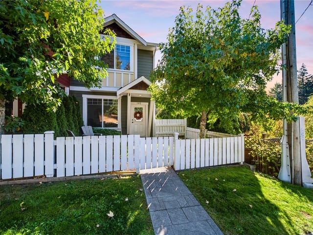 Townhouse for sale in Nanaimo, 102 6057 Doumont Rd, 1050766 | Realtylink.org