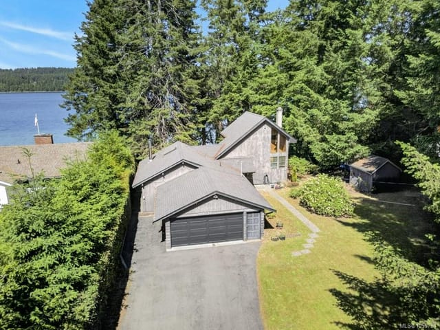 House for sale in Fanny Bay, 7630 Ships Point Rd, 1050794 | Realtylink.org