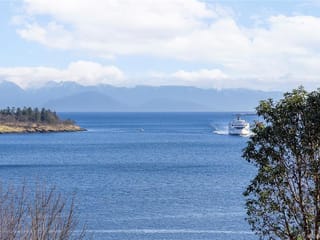 Apartment for sale in Nanaimo, 303 2560 Departure Bay Rd, 1050895 | Realtylink.org