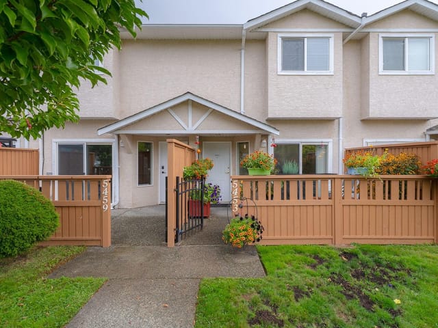 Townhouse for sale in Port Alberni, 5453 Woodland W Cres, 1050981 | Realtylink.org
