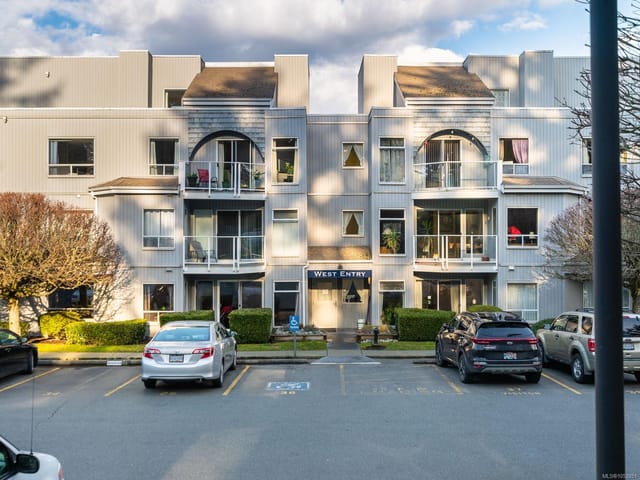 Apartment for sale in Nanaimo, 508 2562 Departure Bay Rd, 1052051 | Realtylink.org