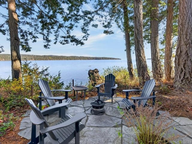 House for sale in Fanny Bay, 7844 Ships Point Rd, 1052846 | Realtylink.org