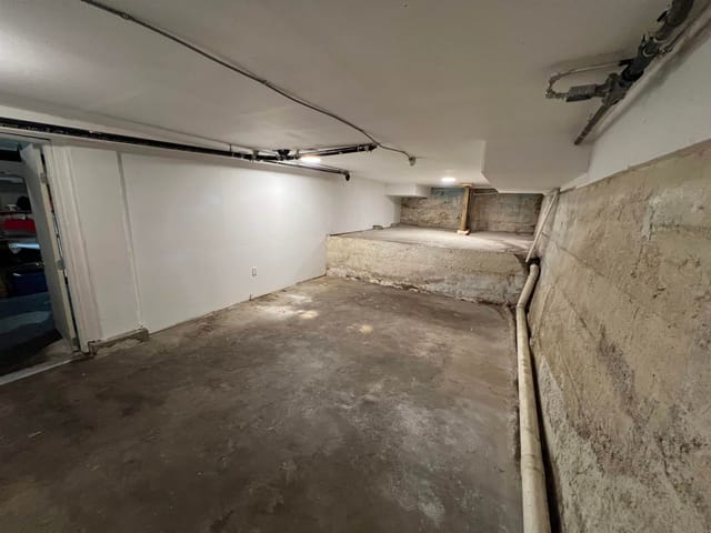 Industrial for lease in North Meadows, North Vancouver, BSMT 279 8th Street, 224977518 | Realtylink.org