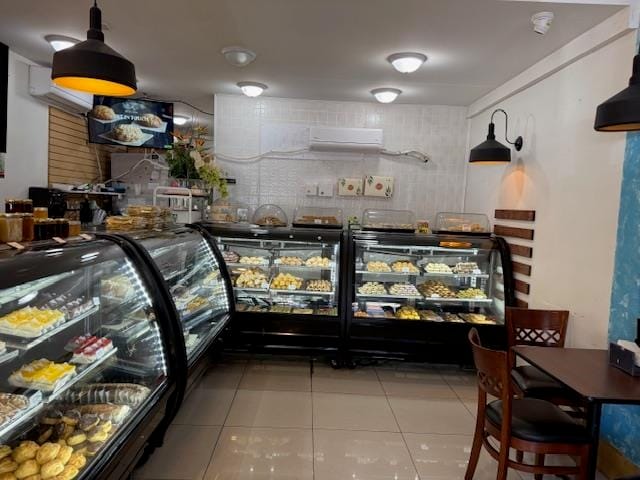 Business for sale in West Vancouver, West Vancouver, 1460 Marine Drive, 224977793 | Realtylink.org