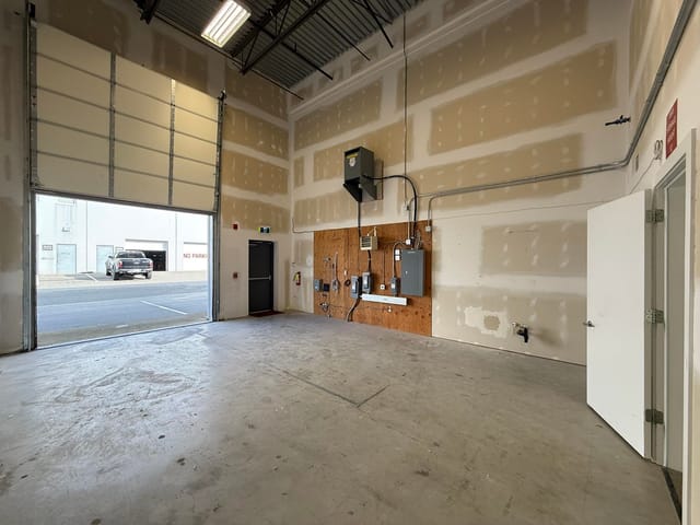 Industrial for lease in Burnaby, Burnaby North, 111 8331 Eastlake Drive, 224978401 | Realtylink.org