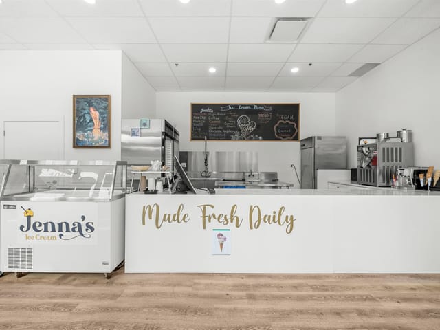 Retail for sale in North Vancouver, North Vancouver, 106 467 Mountain Highway, 224978786 | Realtylink.org