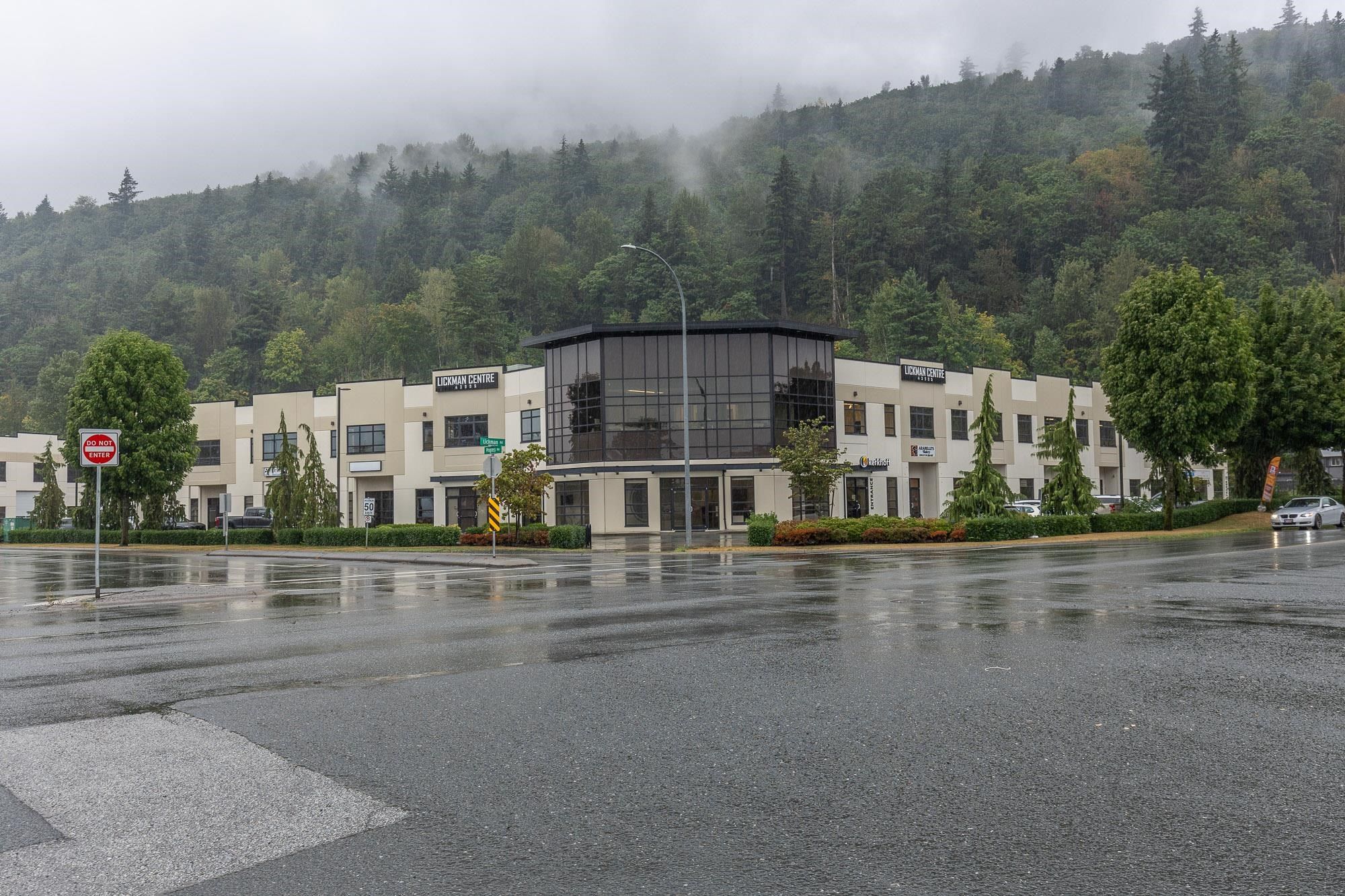 Office for lease in Chilliwack, Chilliwack, 205 43995 Progress Way, 224981202 | Realtylink.org