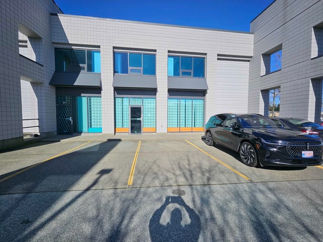 Office for lease in Surrey, South Surrey White Rock, 107 & 201 2430 King George Boulevard, 224981810 | Realtylink.org