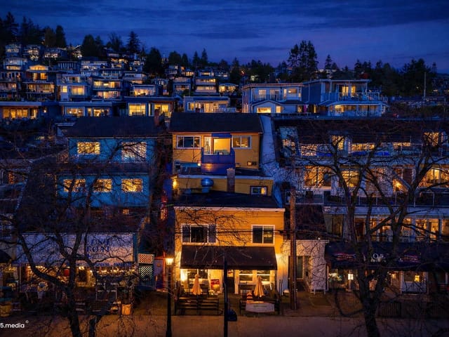 Multi-family for sale in White Rock, South Surrey White Rock, 15517 Marine Drive, 224981869 | Realtylink.org