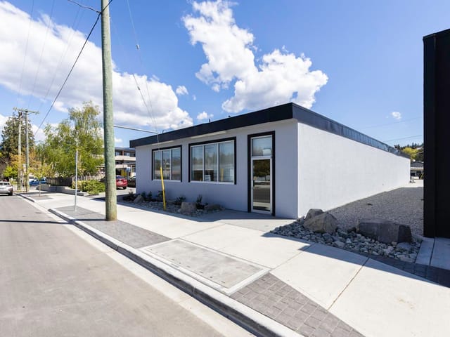Retail for sale in Sechelt, Sunshine Coast, 5550 Inlet Avenue, 224983838 | Realtylink.org