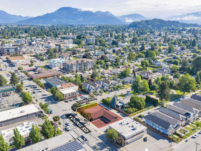 Office for lease in Chilliwack, Chilliwack, 9072 Young Road, 224984249 | Realtylink.org