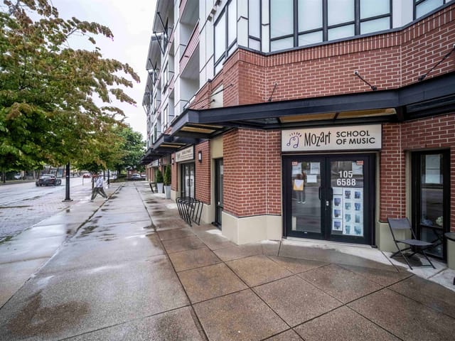 Retail for lease in Burnaby, Burnaby South, 104 & 105 6588 Royal Oak Avenue, 224985029 | Realtylink.org
