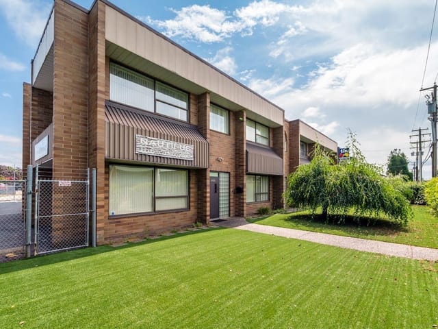 Industrial for lease in Burnaby, Burnaby South, 6870 Russell Avenue, 224985254 | Realtylink.org