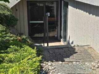 Office for lease in Sechelt, Sunshine Coast, 5 5477 Wharf Avenue, 224985325 | Realtylink.org