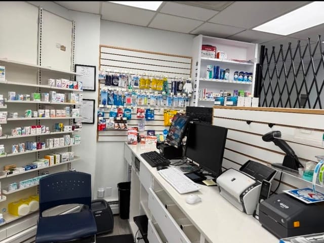 Retail for lease in North Vancouver, North Vancouver, 150 145 W 17th Street, 224985382 | Realtylink.org