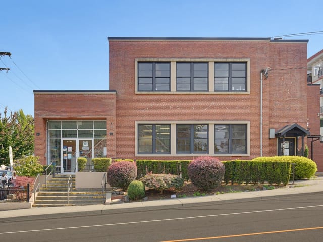 Retail for lease in Abbotsford, Abbotsford, 101 2645 Montrose Avenue, 224985800 | Realtylink.org