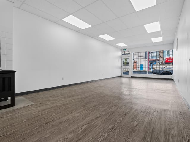 Retail for lease in Vancouver, Vancouver East, 5616 Victoria Drive, 224986312 | Realtylink.org