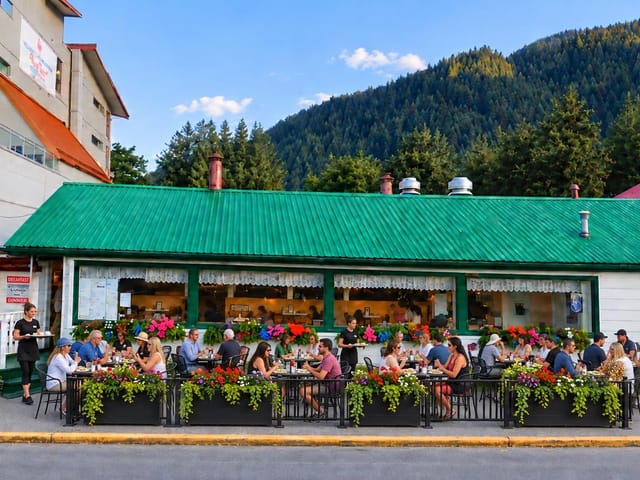 Retail for sale in Harrison Hot Springs, Harrison Lake, 150 Esplanade Avenue, 224986898 | Realtylink.org