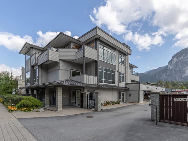 Multi-family for sale in Squamish, Squamish, 37738 Third Avenue, 224986978 | Realtylink.org