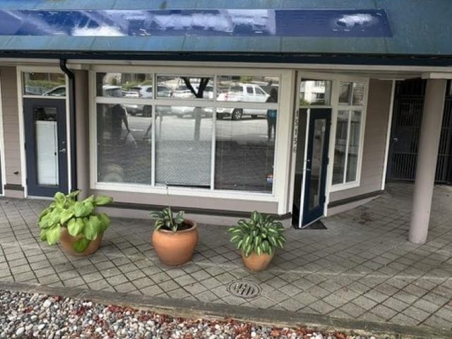 Retail for lease in Surrey, South Surrey White Rock, 15156 Roper Avenue, 224987132 | Realtylink.org