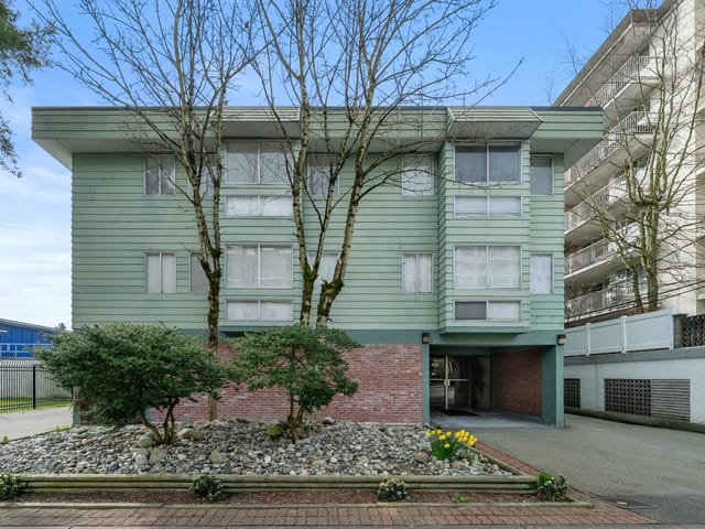 Multi-family for sale in White Rock, South Surrey White Rock, 15318 North Bluff Road, 224987335 | Realtylink.org
