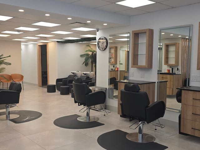 Business for sale in North Vancouver, North Vancouver, 410 145 Chadwick Court, 224987773 | Realtylink.org