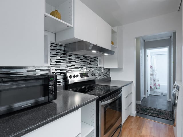 Apartment for sale in Burnaby, Burnaby North, 402 9880 Manchester Drive, 263017077 | Realtylink.org