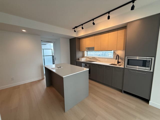 Apartment for sale in Surrey, North Surrey, 2210 13725 George Junction, 263018819 | Realtylink.org