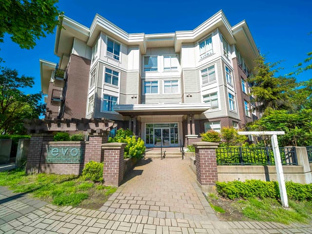 Apartment for sale in Surrey, North Surrey, 402 13555 Gateway Drive, 263031845 | Realtylink.org
