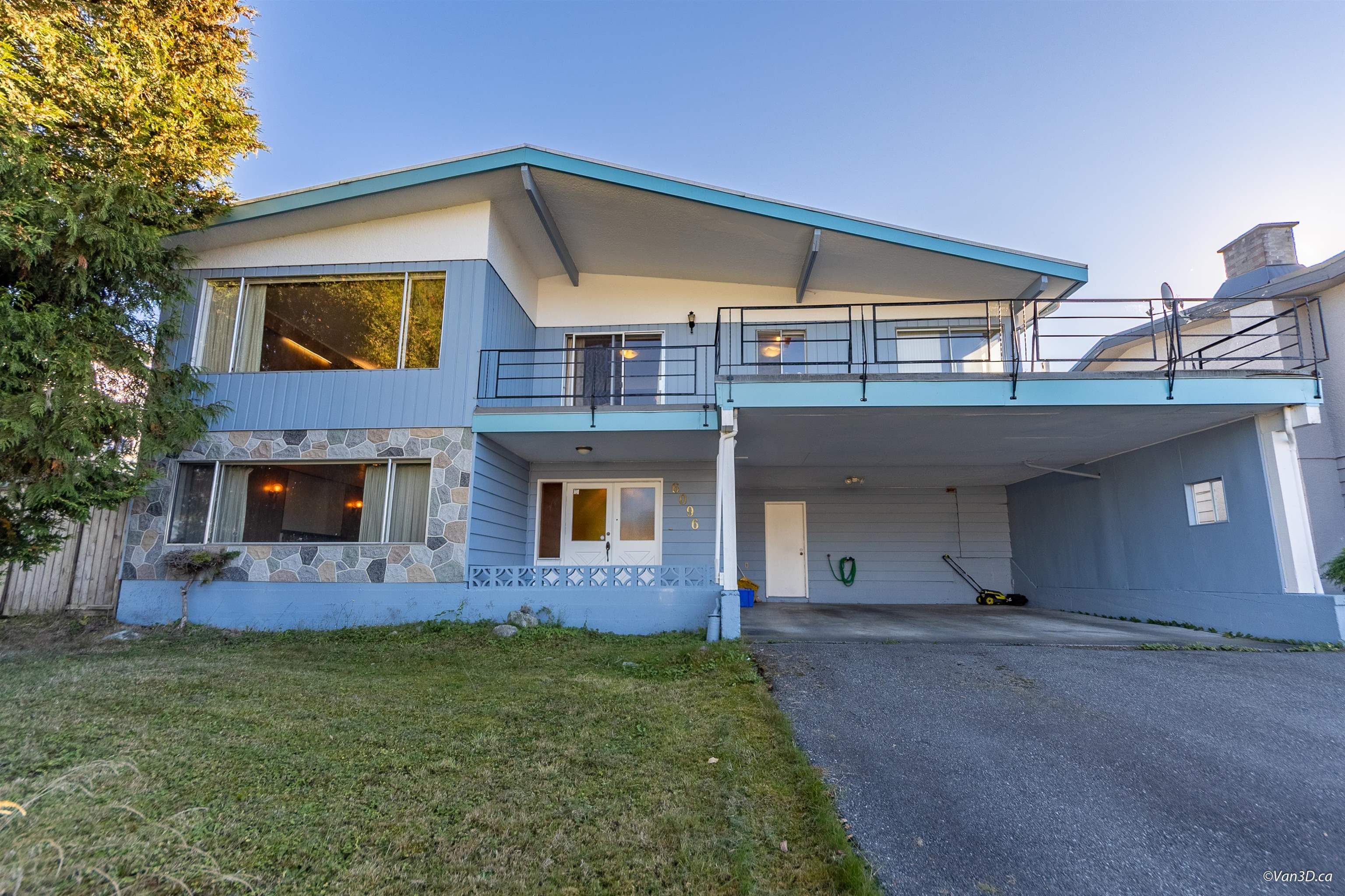 House for sale in Burnaby, Burnaby South, 6096 Service Street, 263032377 | Realtylink.org