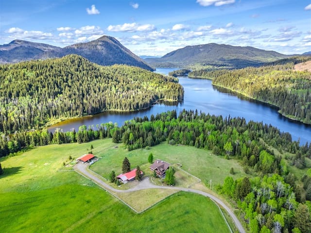 House for sale in Deka Lake / Sulphurous / Hathawa, 100 Mile House, 5242 Mahood Lake Road, 263046017 | Realtylink.org