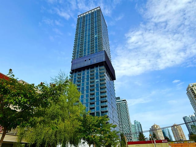 Apartment for sale in Burnaby, Burnaby South, 3204 5987 Wilson Avenue, 263049357 | Realtylink.org