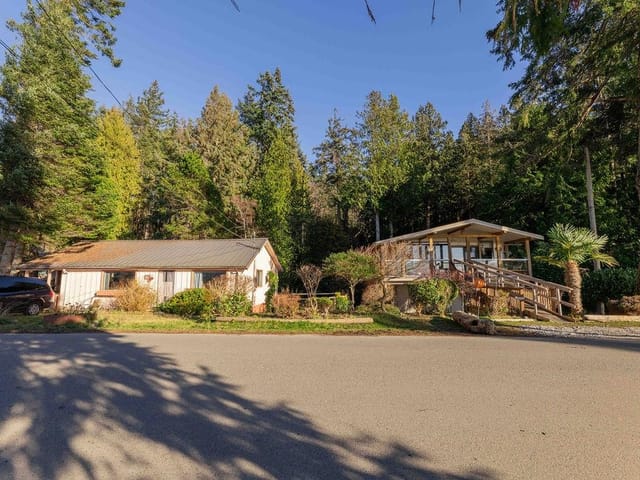 House for sale in Gibsons, Sunshine Coast, 1618 Ocean Beach Esplanade, 263051801 | Realtylink.org