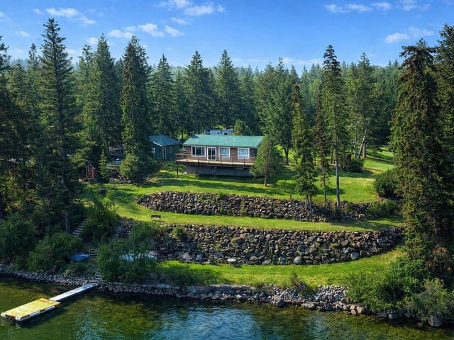 House for sale in Lac La Hache, 100 Mile House, 4803 Lakeview Road, 263054196 | Realtylink.org