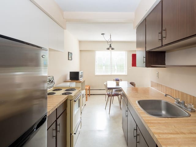 Apartment for sale in Burnaby, Burnaby South, 106 5127 Irving Street, 263067725 | Realtylink.org