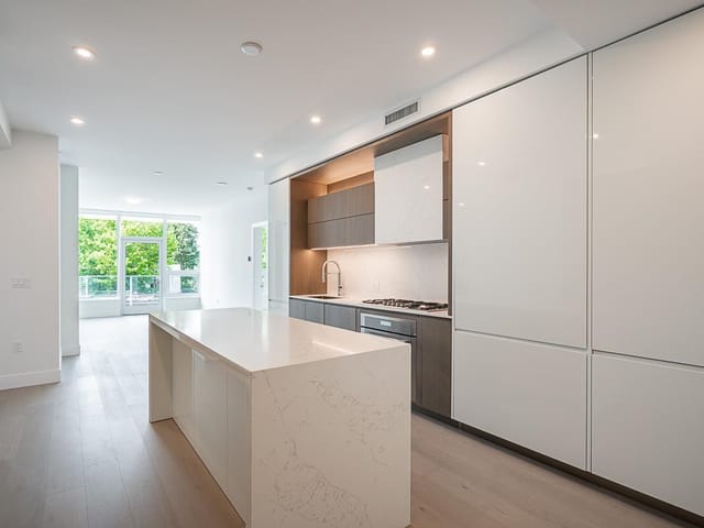 Apartment for sale in White Rock, South Surrey White Rock, 212 1342 Johnston Road, 263068572 | Realtylink.org