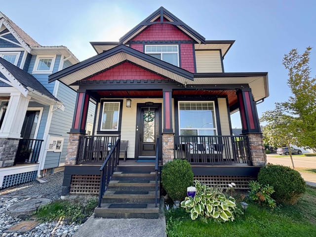 House for sale in Surrey, South Surrey White Rock, 17402 2b Avenue, 263070639 | Realtylink.org