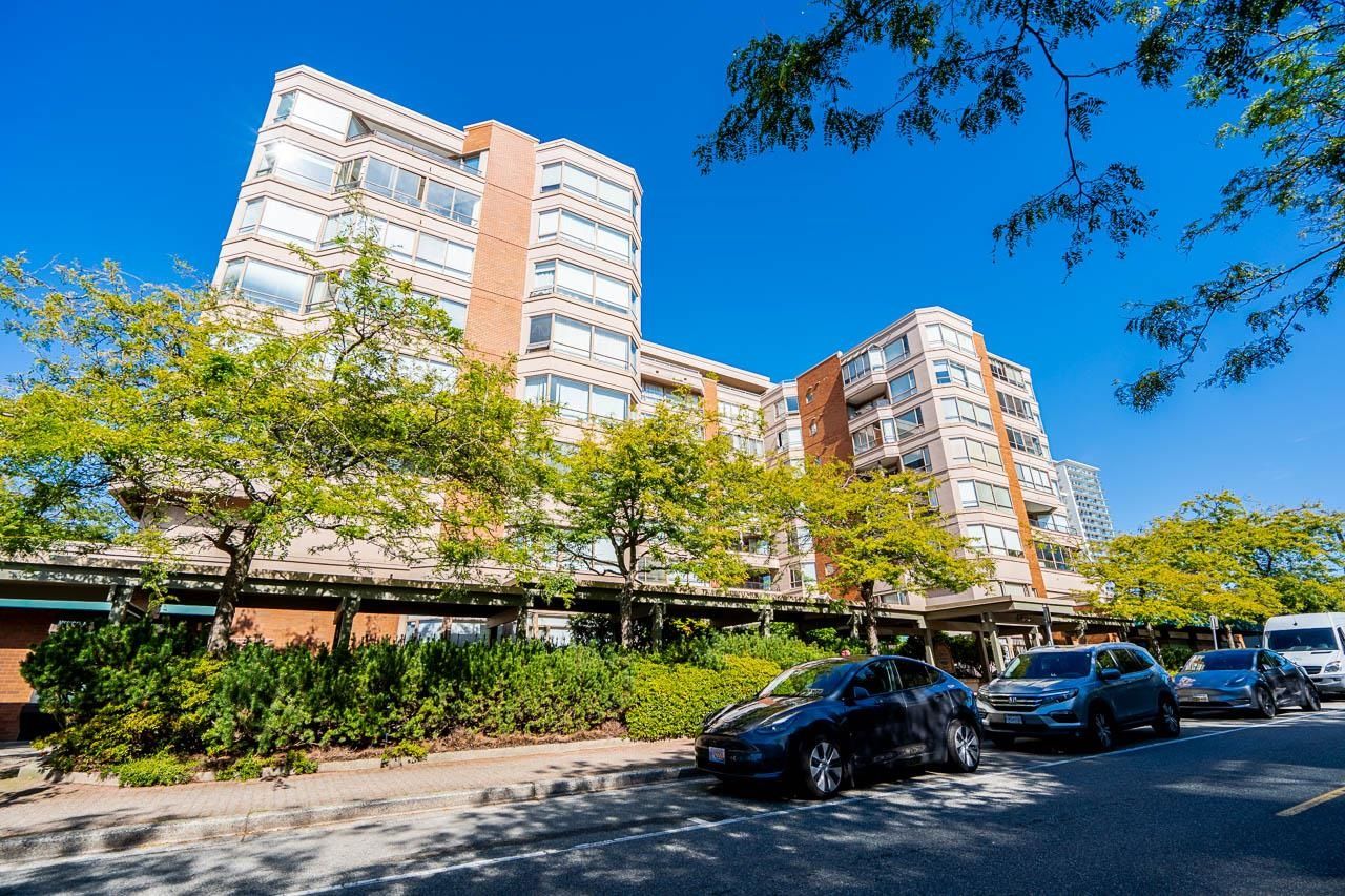 Apartment for sale in White Rock, South Surrey White Rock, 502 15111 Russell Avenue, 263071437 | Realtylink.org