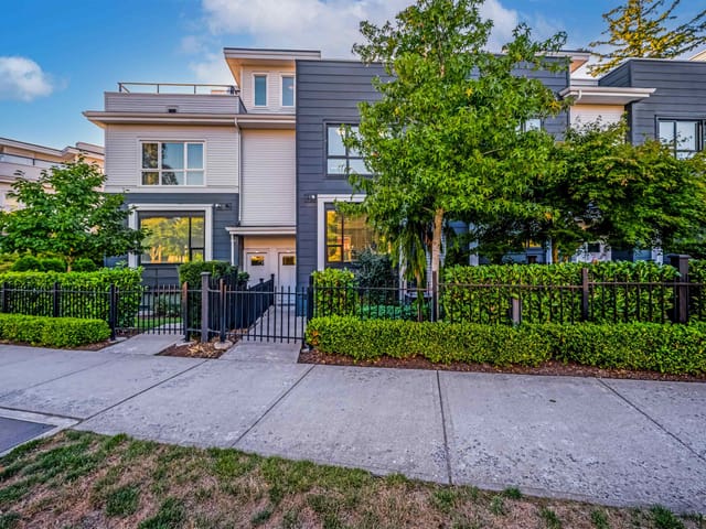 Townhouse for sale in Surrey, South Surrey White Rock, 216 2277 Oak Meadows Drive, 263074997 | Realtylink.org