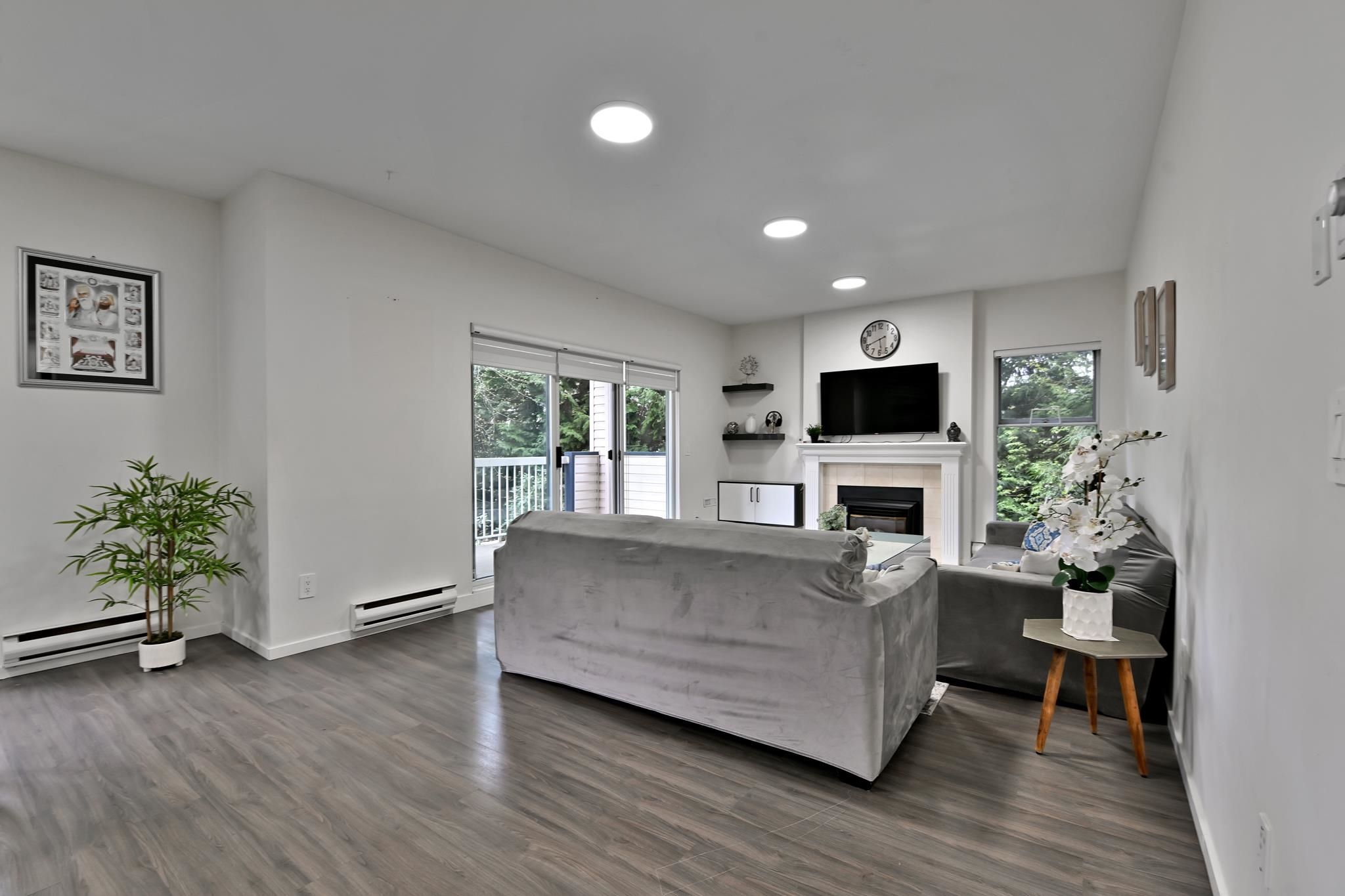 Apartment for sale in Surrey, Surrey, 215 13918 72 Avenue, 263082726 | Realtylink.org