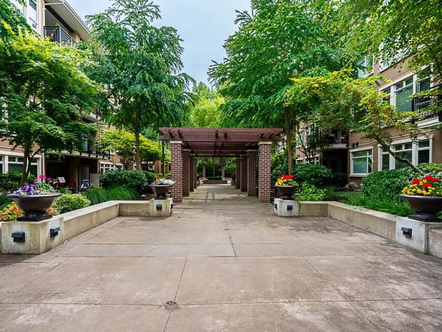 Apartment for sale in Surrey, South Surrey White Rock, 309 1975 154 Street, 263083675 | Realtylink.org